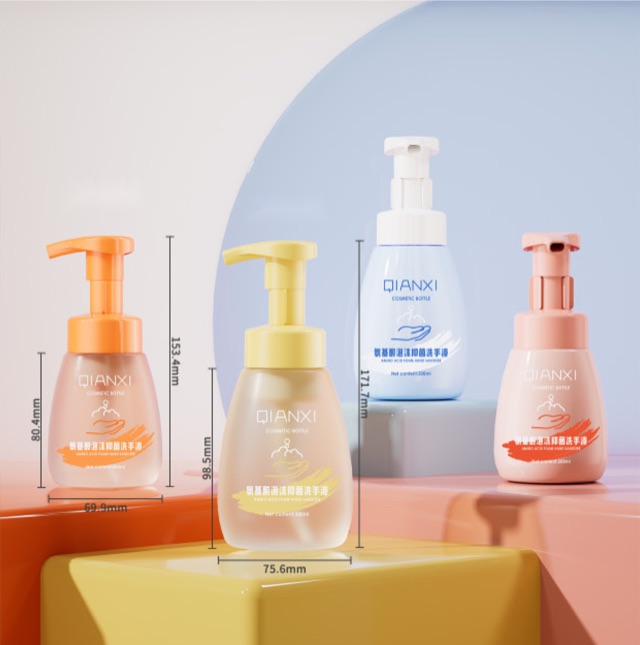 Foam Bottles — PET · 200–300 ml: the sampled formats photographed as published in the source catalogue.
