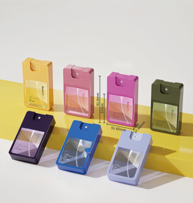 Spray Bottles — PETG · 30 ml: the sampled formats photographed as published in the source catalogue.